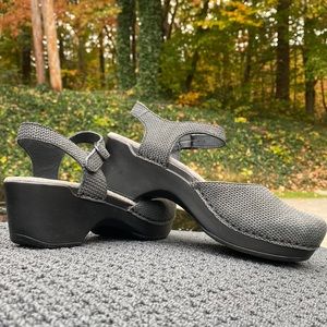 Dansko 37/7 Gray Leather Sandal Sam Mary Jane